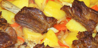 Ароматна, смачна та рум’яна картопля з ребрами в духовці