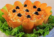 Найсмачніший рецепт бюджетного салату “Копійка” з морквою по-корейськи та ковбасою